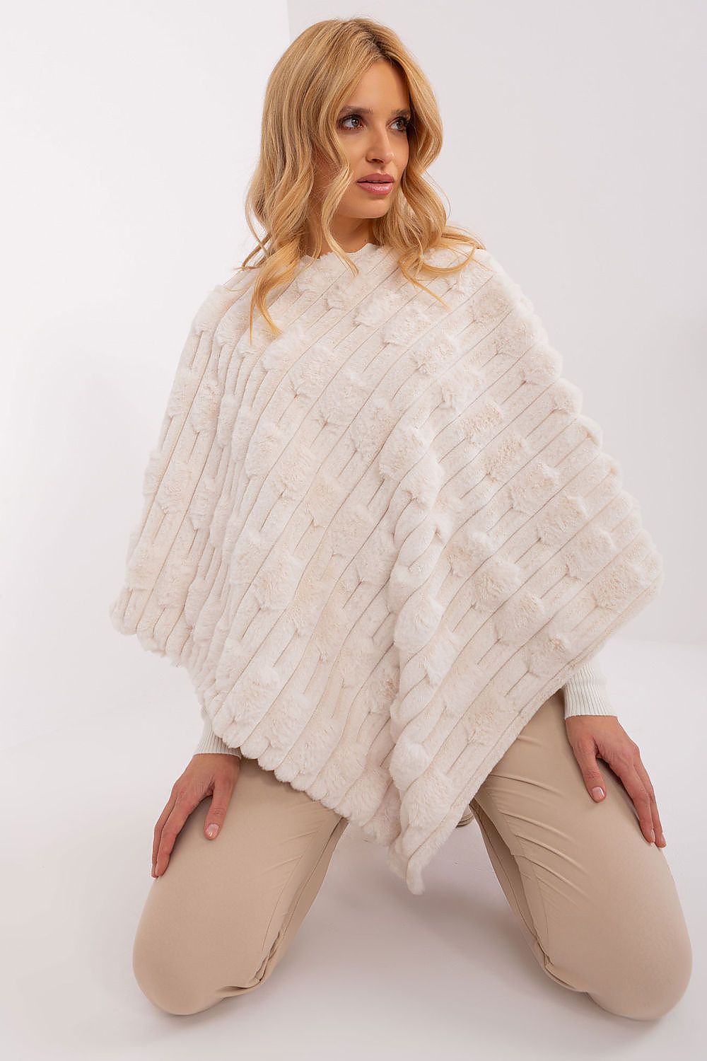 Poncho model 200534 AT