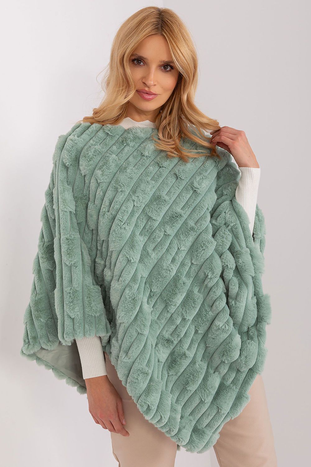 Poncho model 200534 AT