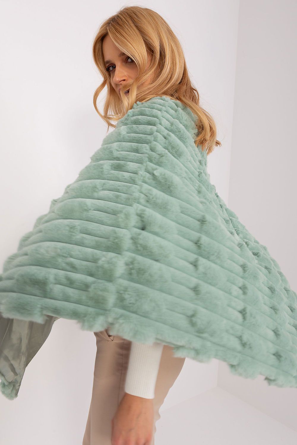 Poncho model 200534 AT